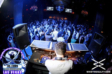 Godskitchen_SandervanDoorn_BodyEnglish_LasVegas_102109_125