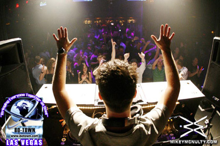 Godskitchen_SandervanDoorn_BodyEnglish_LasVegas_102109_135