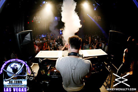 Godskitchen_SandervanDoorn_BodyEnglish_LasVegas_102109_142