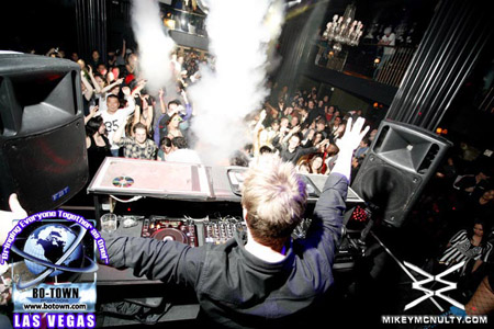 FerryCorsten_Godskitchen_BodyEnglish_LasVegas_102809_092