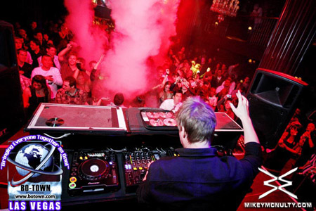 FerryCorsten_Godskitchen_BodyEnglish_LasVegas_102809_093