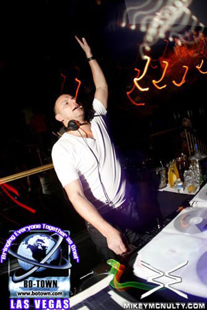 Godskitchen_BodyEnglish_MarkNight_10709_050