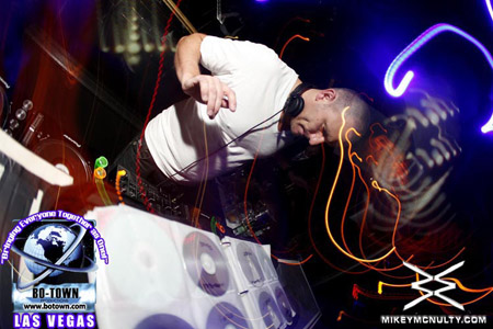 Godskitchen_BodyEnglish_MarkNight_10709_055