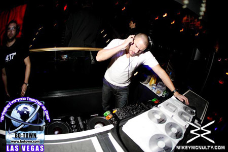 Godskitchen_BodyEnglish_MarkNight_10709_057