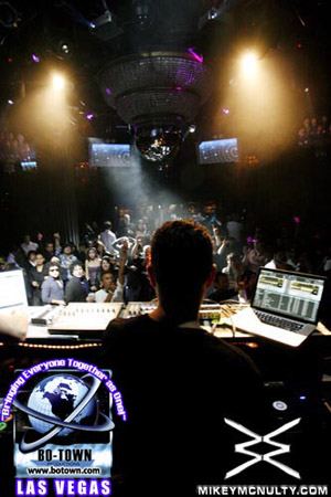 Godskitchen_NicFanciulli_BodyEnglish_LasVegas_120209_044