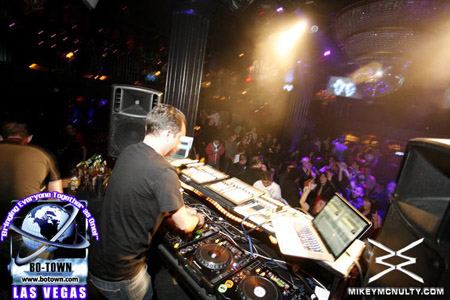 Godskitchen_NicFanciulli_BodyEnglish_LasVegas_120209_046