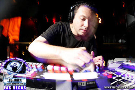 Godskitchen_NicFanciulli_BodyEnglish_LasVegas_120209_101