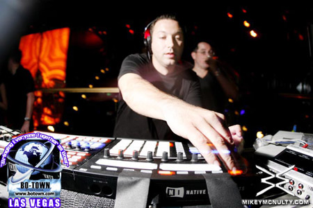 Godskitchen_NicFanciulli_BodyEnglish_LasVegas_120209_102