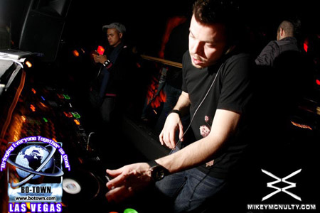 Godskitchen_NicFanciulli_BodyEnglish_LasVegas_120209_133