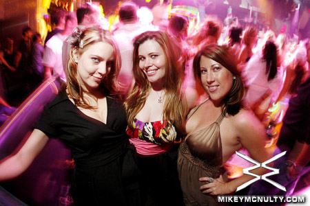 MoonNightclub_DjDan_DonaldGlaude_DaveGarcia_92009_008