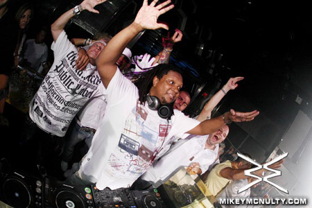 MoonNightclub_DjDan_DonaldGlaude_DaveGarcia_92009_077