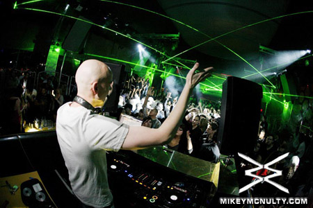 AboveandBeyond_JordanStevens_BoomJinx_Moon_LasVegas_112209_111