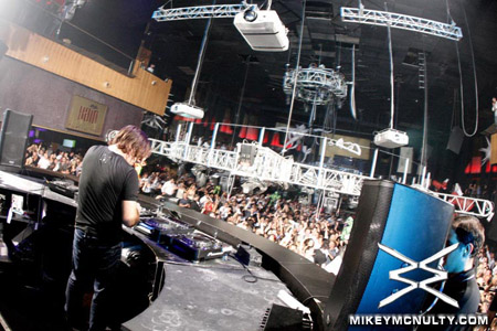 Perfecto_RainNightclub_LasVegas_Oakenfold_Stevens_91909_61