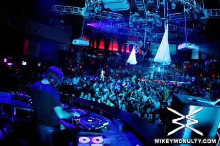 Perfecto_RainNightclub_LasVegas_Oakenfold_Stevens_91909_62