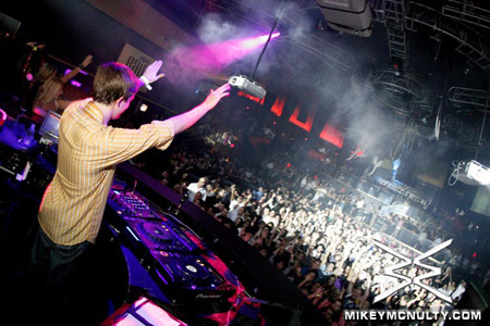 ArminvanBuuren_Perfecto_RainNightclub_LasVegas_101009_056