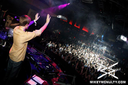 ArminvanBuuren_Perfecto_RainNightclub_LasVegas_101009_058