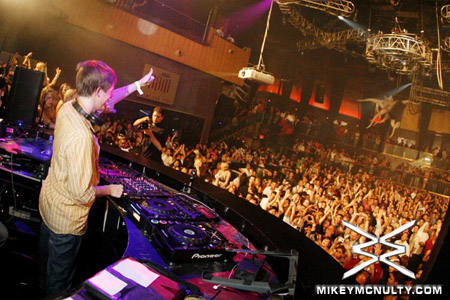 ArminvanBuuren_Perfecto_RainNightclub_LasVegas_101009_062