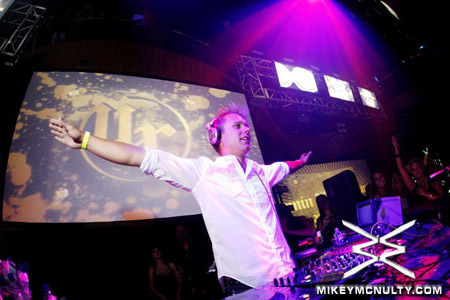 ArminvanBuuren_Perfecto_RainNightclub_LasVegas_101009_077