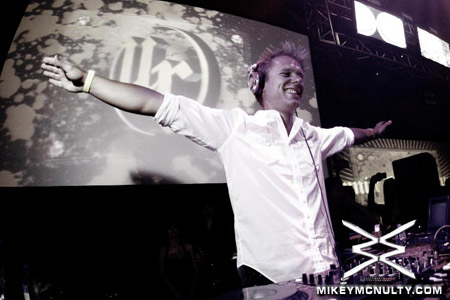 ArminvanBuuren_Perfecto_RainNightclub_LasVegas_101009_078