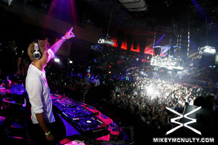 ArminvanBuuren_Perfecto_RainNightclub_LasVegas_101009_088