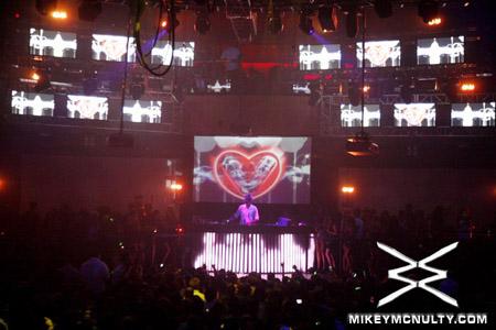 ArminvanBuuren_Perfecto_RainNightclub_LasVegas_101009_115