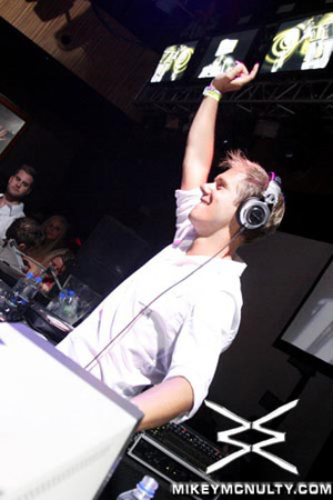 ArminvanBuuren_Perfecto_RainNightclub_LasVegas_101009_175