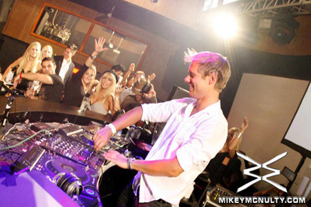 ArminvanBuuren_Perfecto_RainNightclub_LasVegas_101009_199