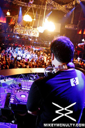 Perfecto_Vegas_RainNightclub_JunkieXL_120509_010