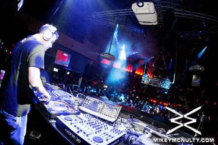 Perfecto_Vegas_RainNightclub_JunkieXL_120509_015