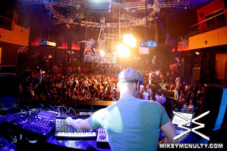 Perfecto_Vegas_RainNightclub_JunkieXL_120509_051