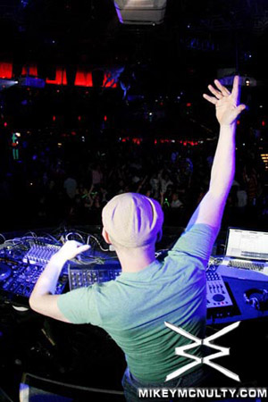 Perfecto_Vegas_RainNightclub_JunkieXL_120509_054