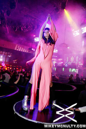 Perfecto_Vegas_RainNightclub_JunkieXL_120509_117