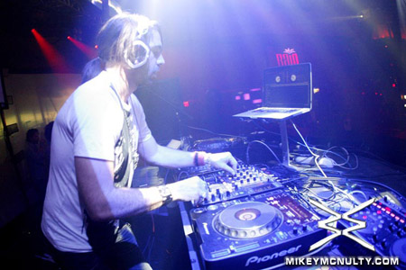 PerfectoVegas_MennoDeJong_RainNightclub_121209_006