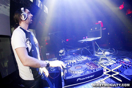 PerfectoVegas_MennoDeJong_RainNightclub_121209_007