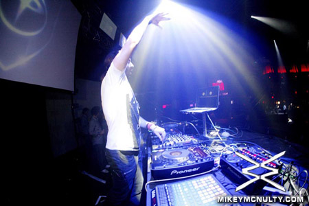 PerfectoVegas_MennoDeJong_RainNightclub_121209_008