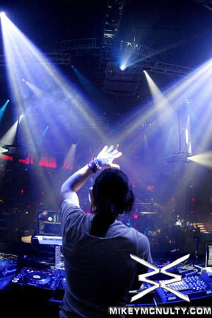 PerfectoVegas_MennoDeJong_RainNightclub_121209_009