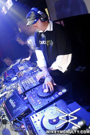 PerfectoVegas_MennoDeJong_RainNightclub_121209_024