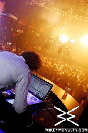 PerfectoVegas_MennoDeJong_RainNightclub_121209_040