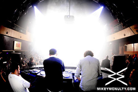 PerfectoVegas_MennoDeJong_RainNightclub_121209_043