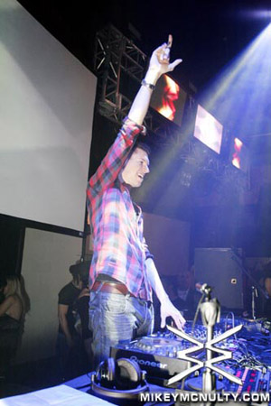 PerfectoVegas_MennoDeJong_RainNightclub_121209_086