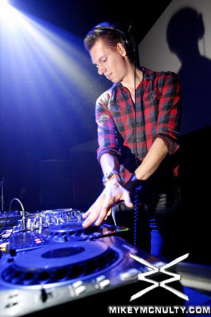 PerfectoVegas_MennoDeJong_RainNightclub_121209_096