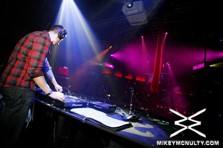 PerfectoVegas_MennoDeJong_RainNightclub_121209_102