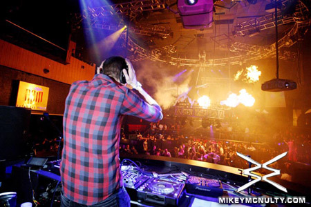 PerfectoVegas_MennoDeJong_RainNightclub_121209_116