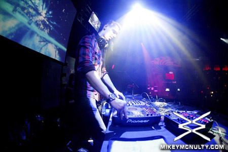 PerfectoVegas_MennoDeJong_RainNightclub_121209_128