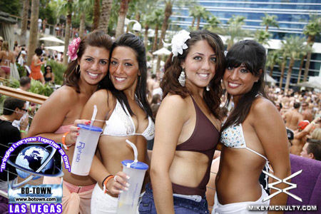 Rehab_LasVegas_PoolParty_HardRock_82309_004