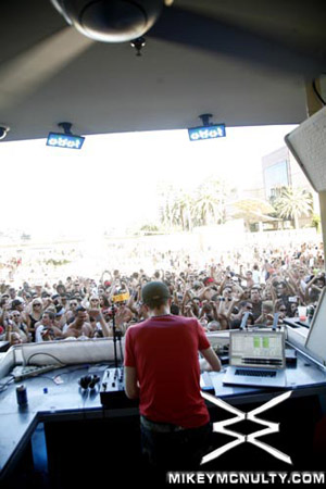 WetRepublic-PoolParty-LasVegas-Deamau5-9709_142